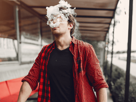 homme-vape-inhalation