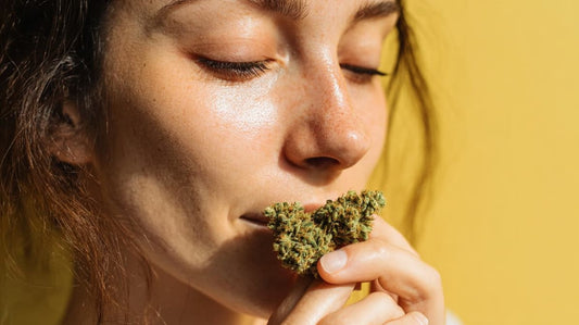 femme qui consomme du CBD