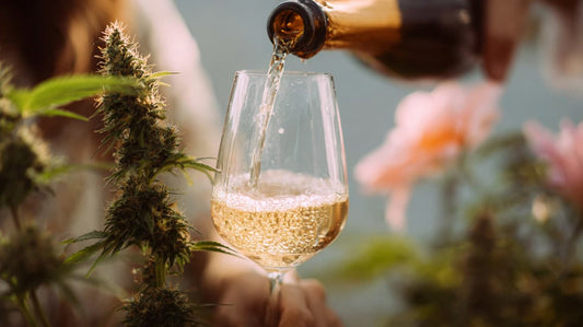 verre d'alcool avec du CBD